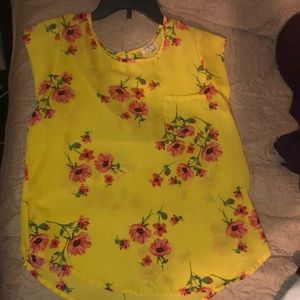 Flower / yellow blouse